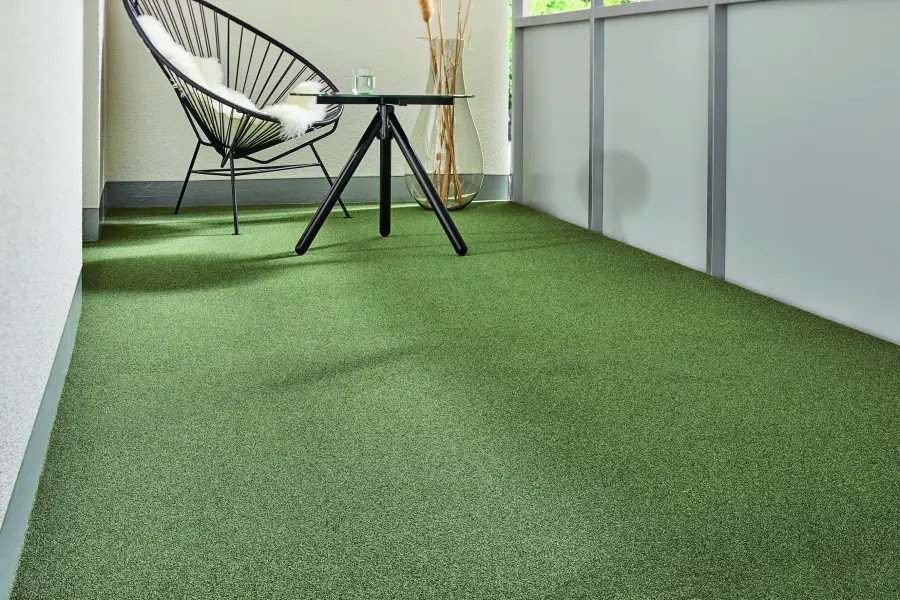 Wohnzimmer mit beschichtetem Boden