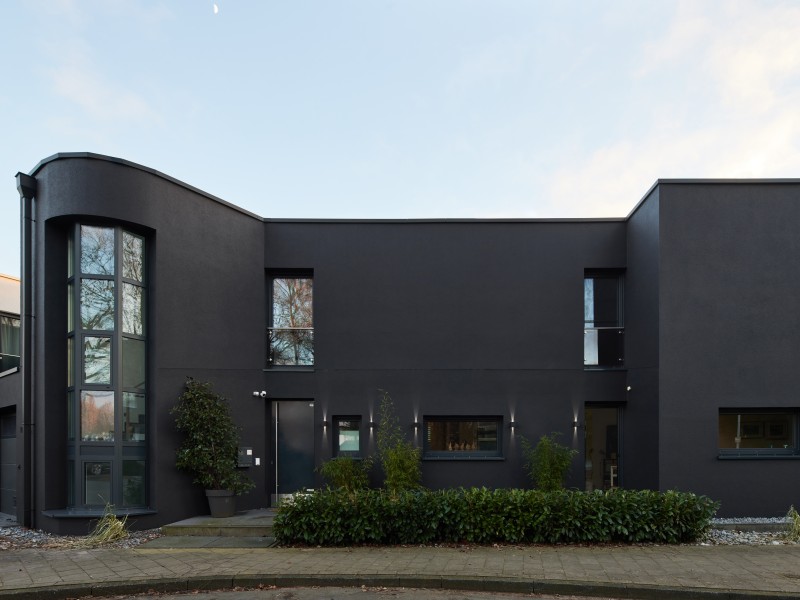 Haus in dunkelgrau