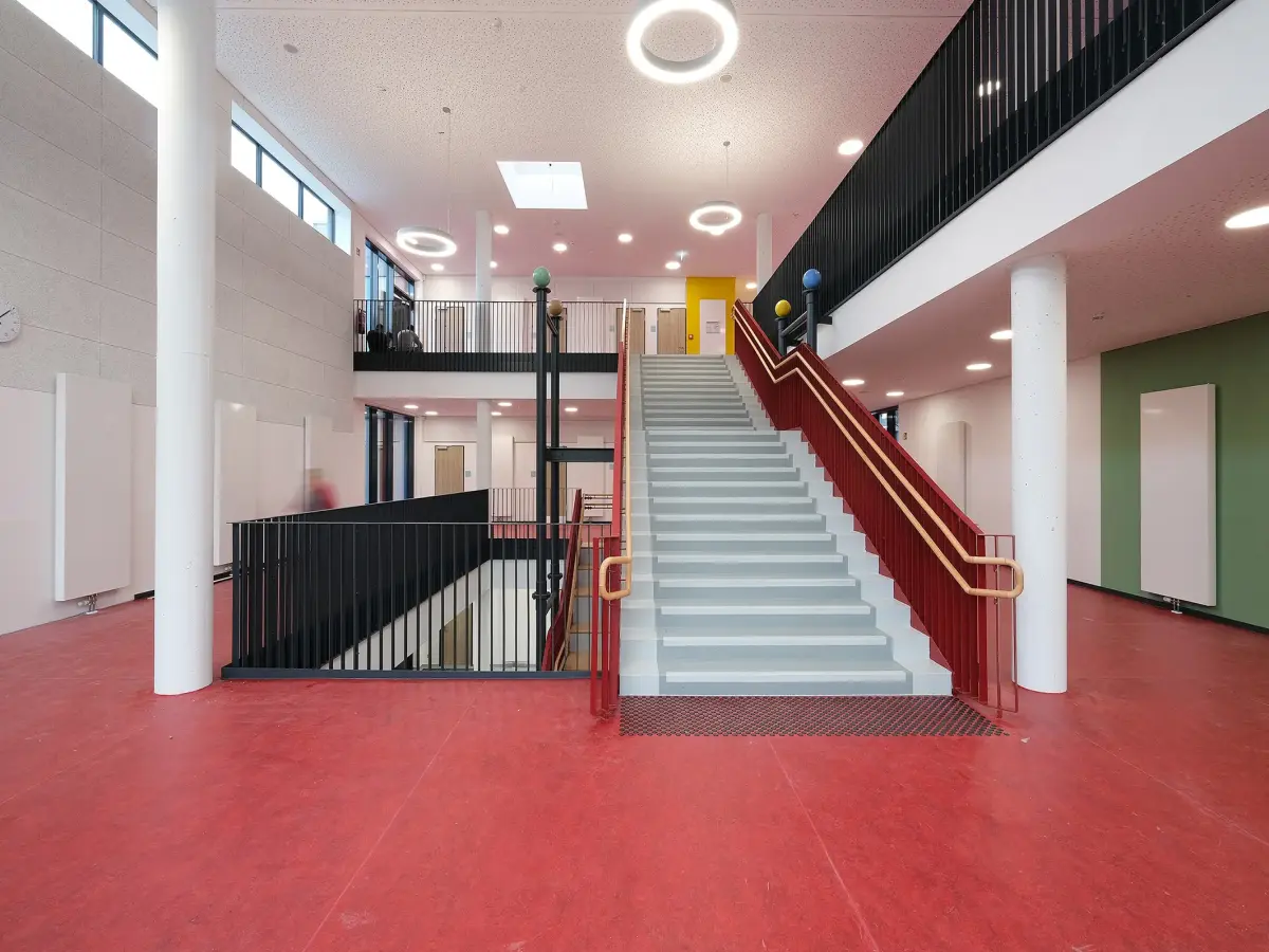 Treppenhaus der Schule