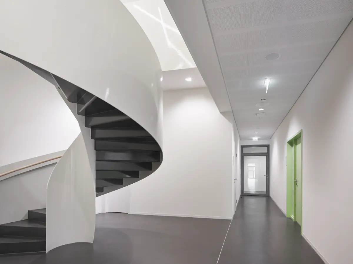 Flurkonzept große Treppe in Zimmerstraße, Karlsruhe