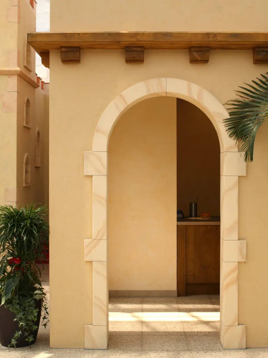 Detailaufnahme Rundbogen im italienischen Stil