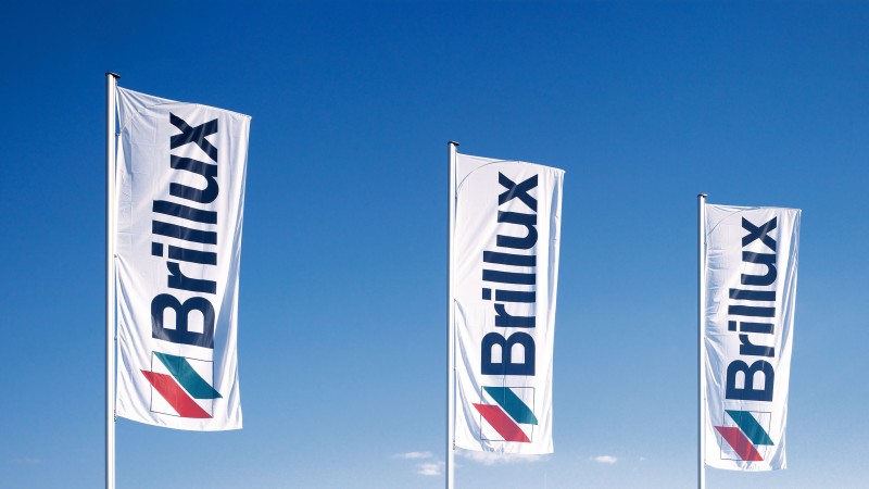 Brillux Fahnen im Wind