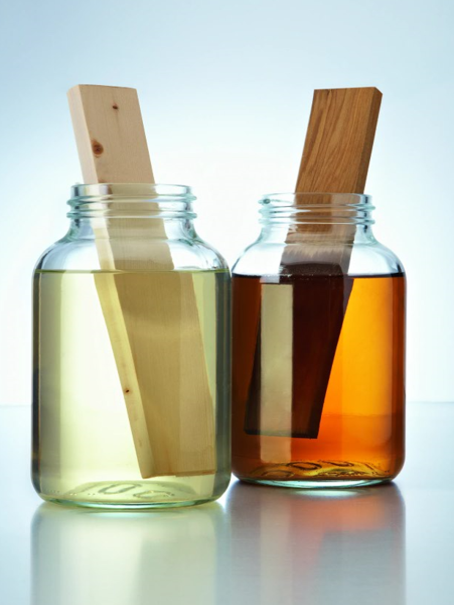 Glas mit zwei Inhaltsstoffen