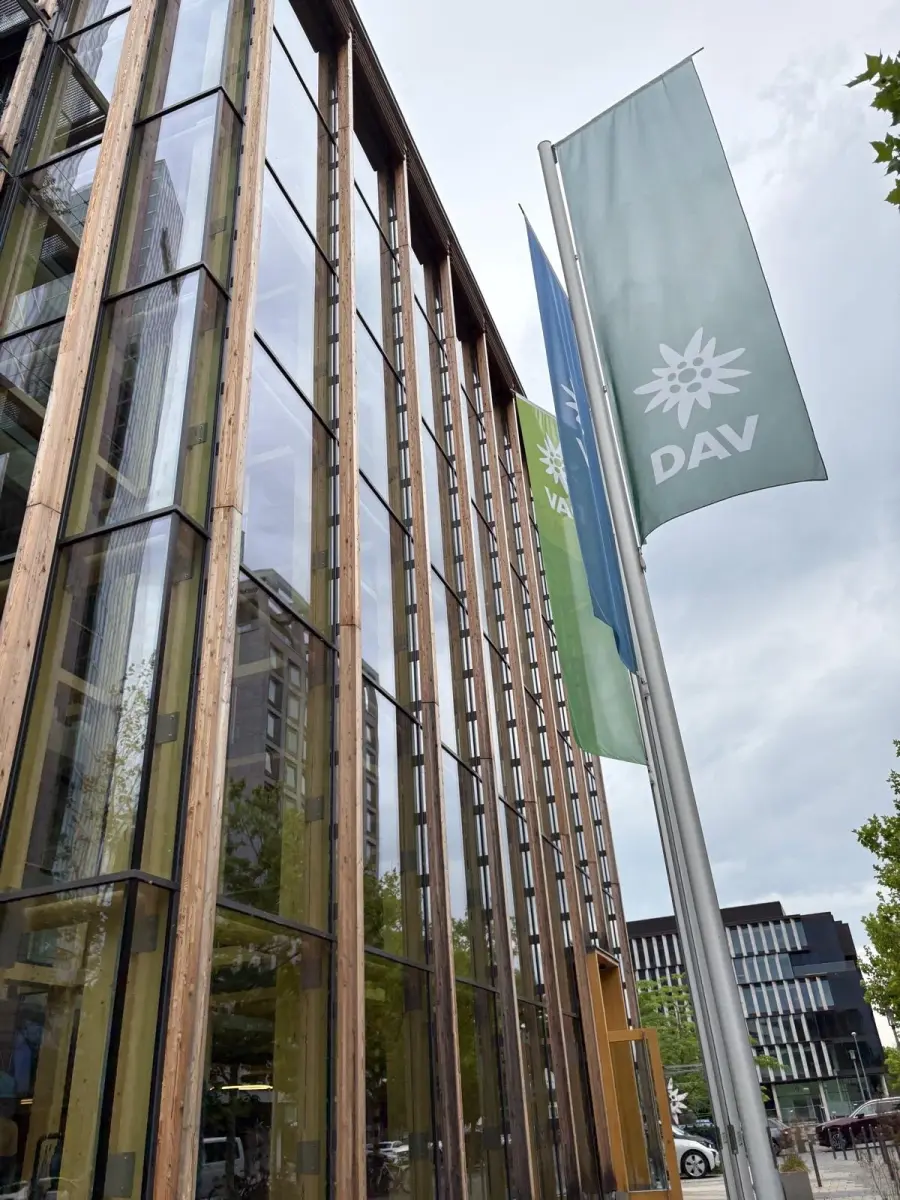 Das hohe Gebäude der DAV