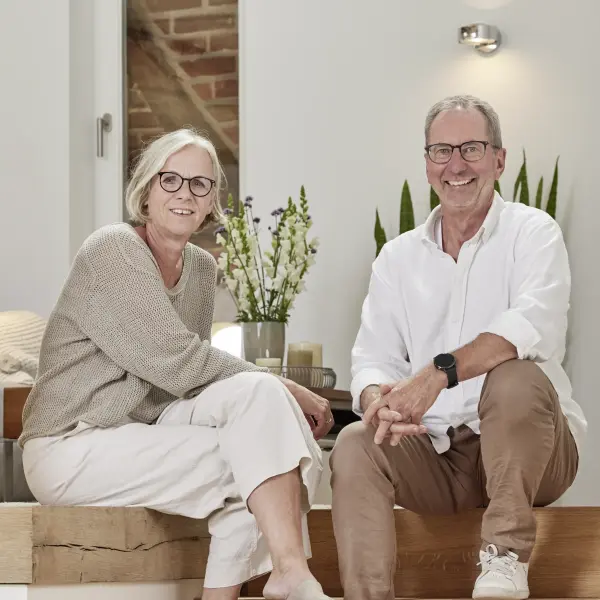 Susanna und Peter schauen in die Kamera