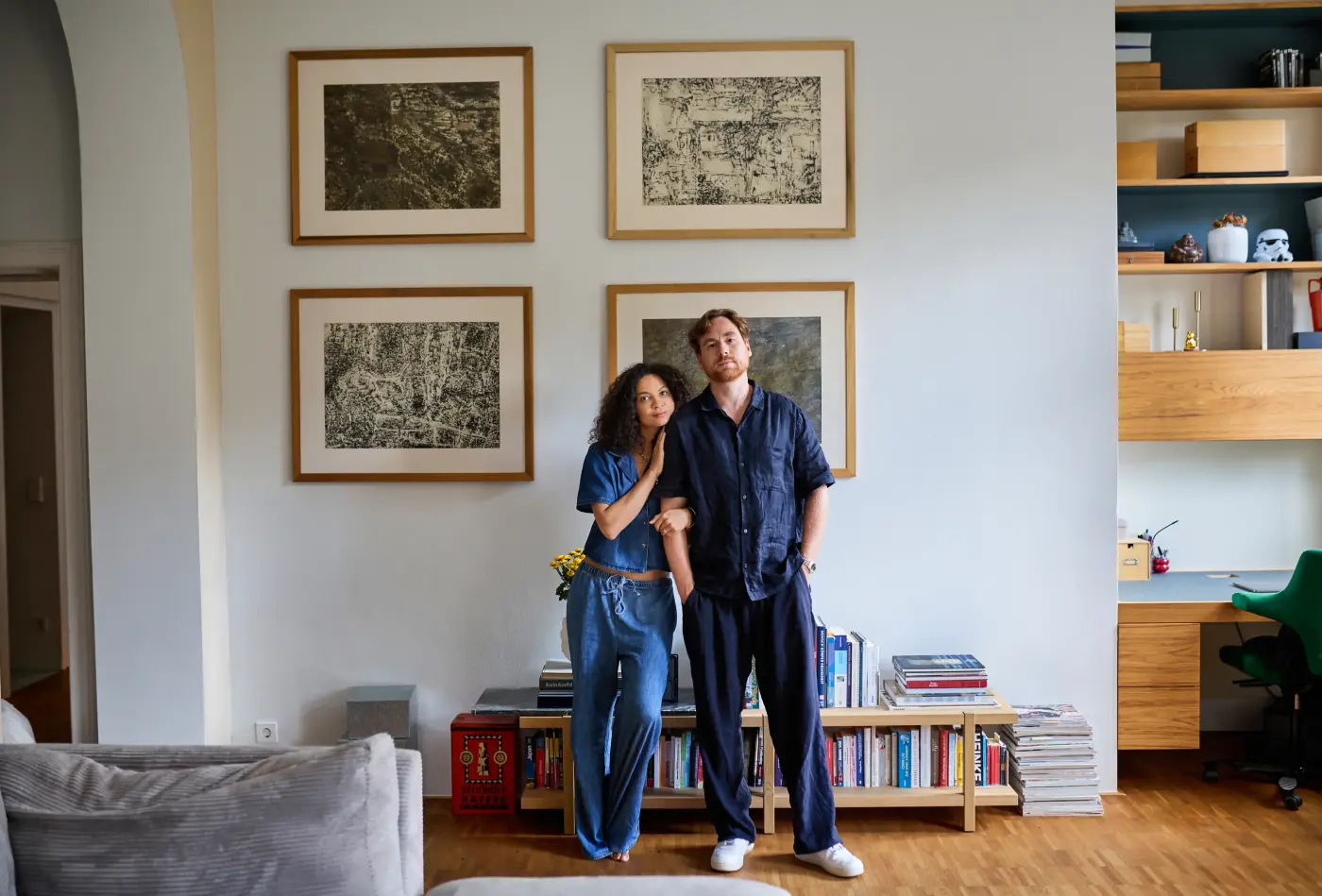 Joanna und Leon Kneffel schauen in die Kamera