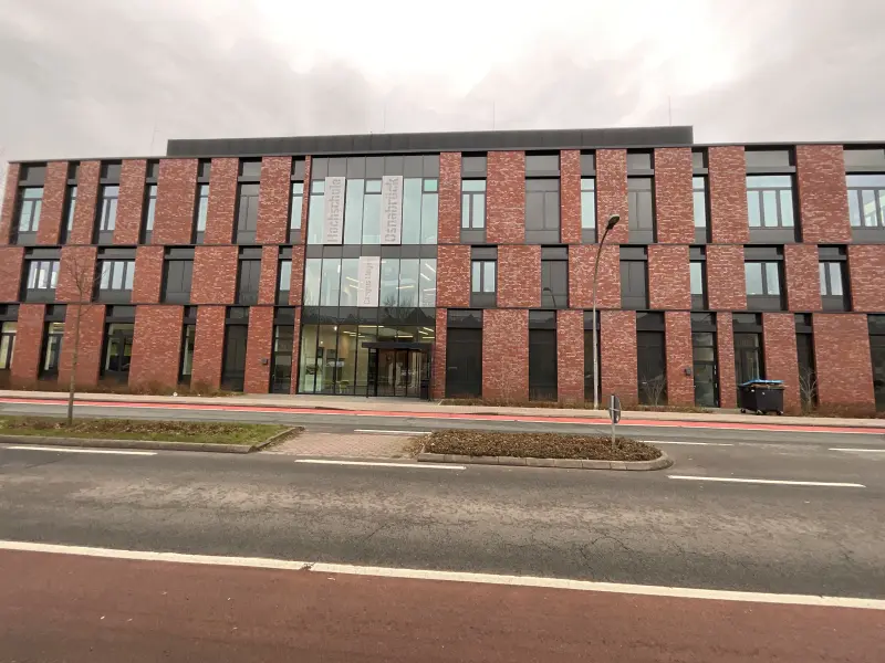 Campus Lingen in der Vorderansicht