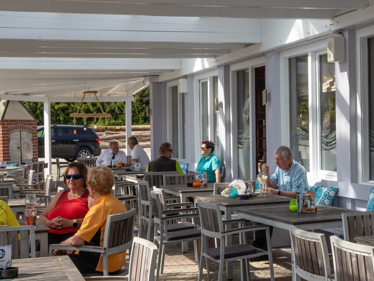 Ansicht Terrasse des Haus am See in St. Veit.