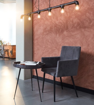 rote Wand mit Muster