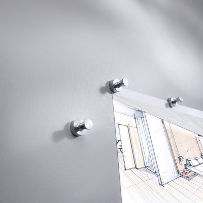 Magneten an grauer Wand