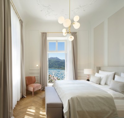 Hotel mit 2K-PU-Finish hell