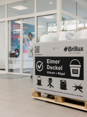 Karton mit der Aufschrift "Eimer Deckel"