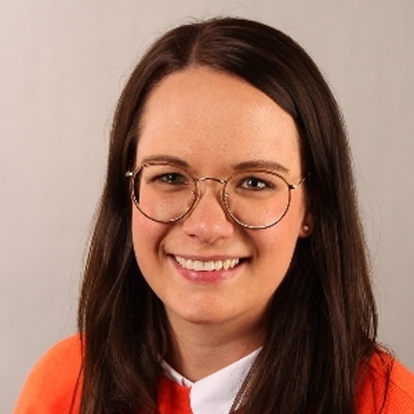Ein Portrait-Foto von Sarah Groß