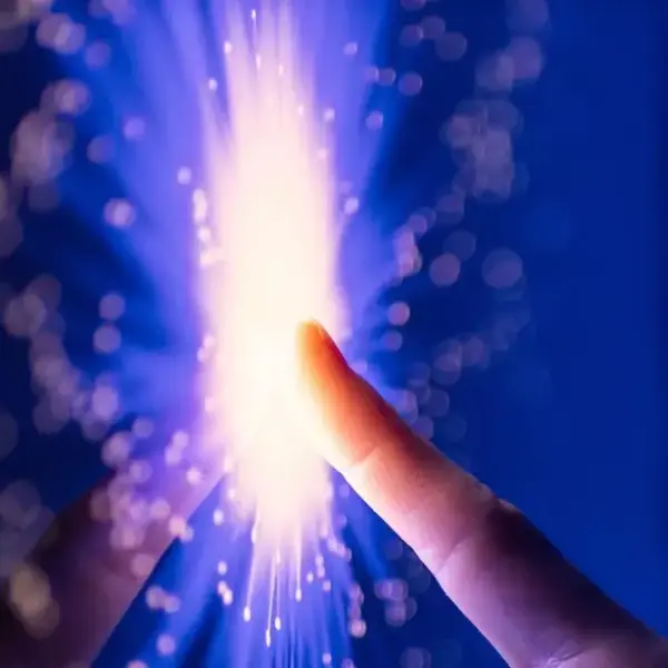 Finger an digitaler Wand