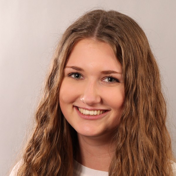Eine junge Frau im Portrait